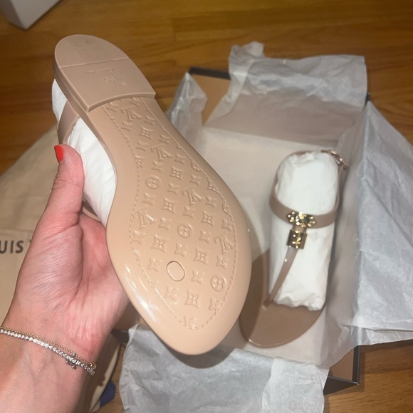 Louis Vuitton bikini sandal - Picture 3 of 7